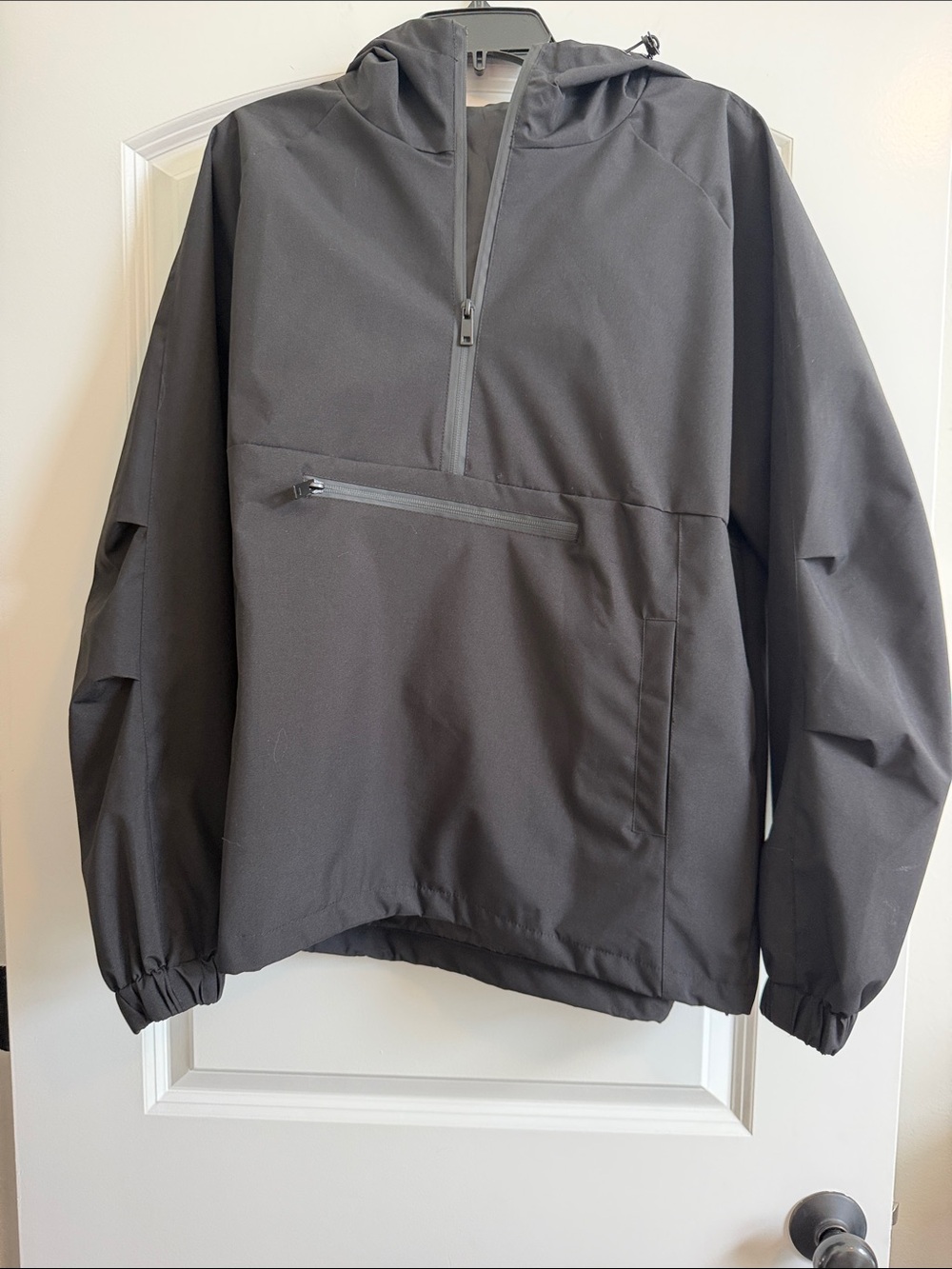 Amazon Essentials Black Hooded Pullover Windbreaker